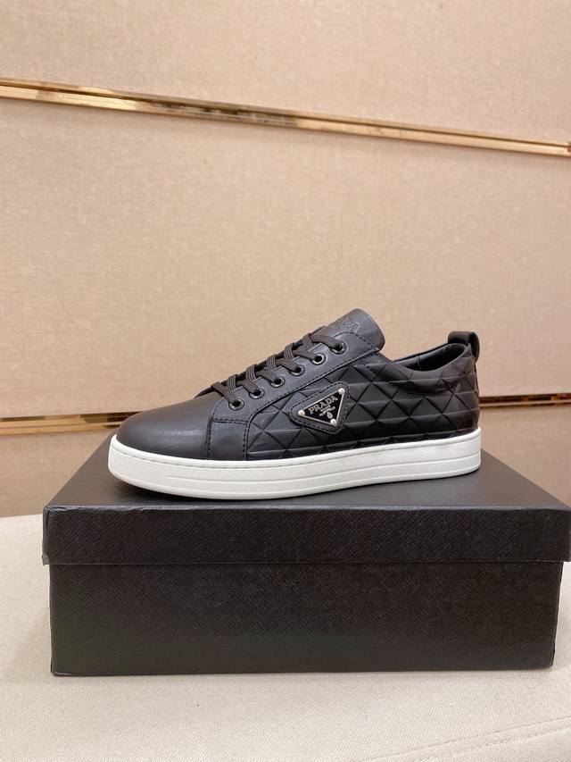 Factory direct price men's sports shoes, original Prada official website latest