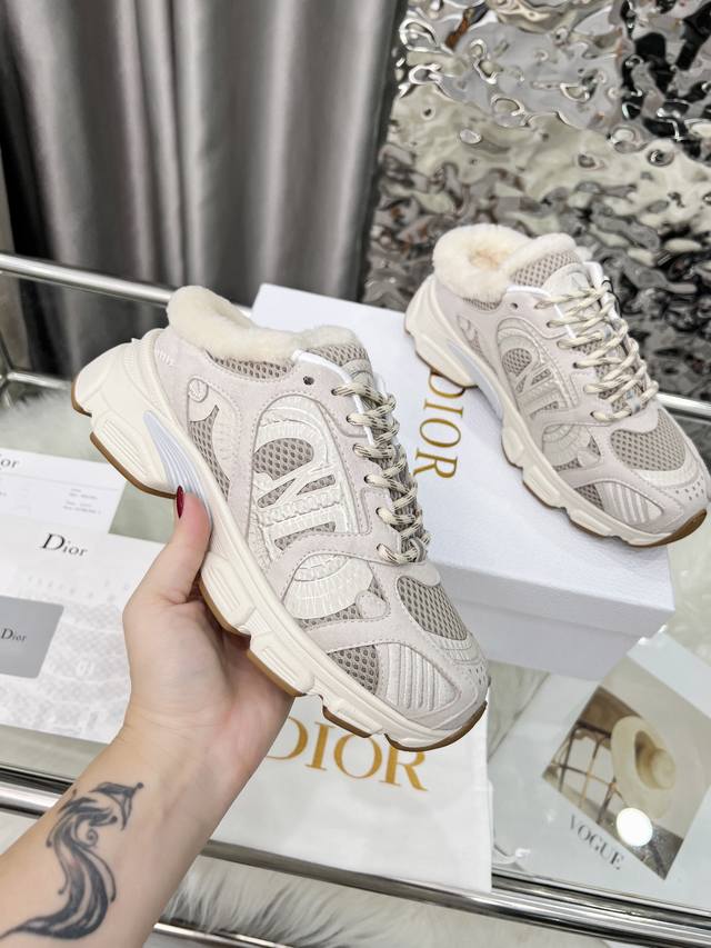 Factory direct price women's shoes and athletic shoes original single item. This