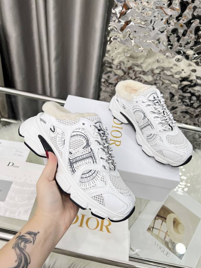 Factory direct price women's shoes and athletic shoes original single item. This
