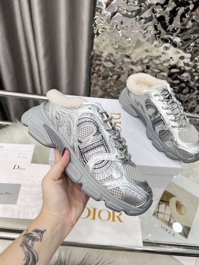 Factory direct price women's shoes and athletic shoes original single item. This
