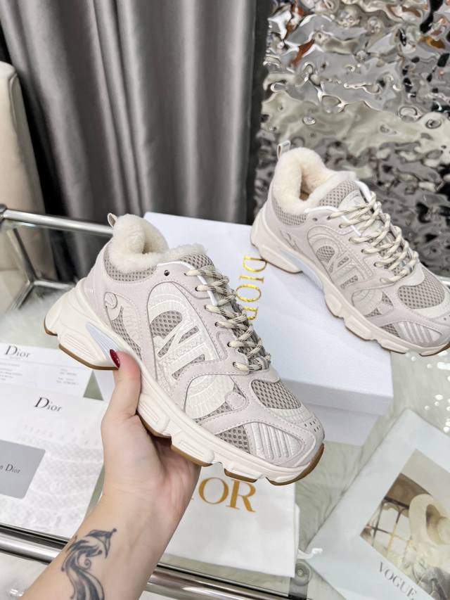 Factory direct price women's shoes and athletic shoes original single item. This