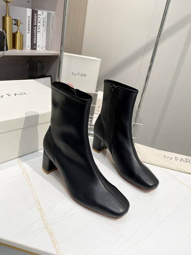 Factory direct women's shoes and sports boots, original single item. By Far ankl