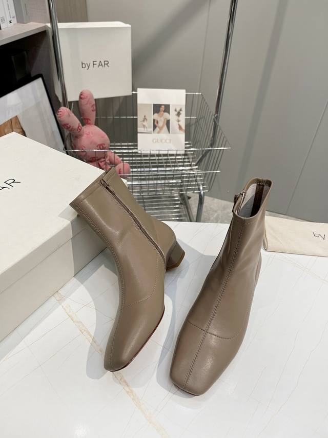 Factory direct women's shoes and sportswear original single By Far ankle boots.