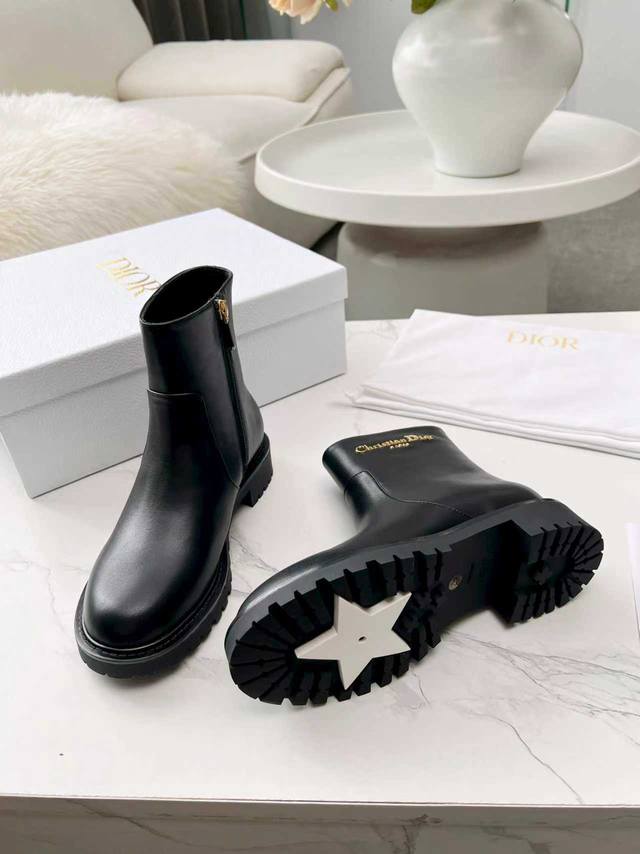 Price: Dior Fall/Winter New Arrival - Fashion and Trend. Imported calfskin leath
