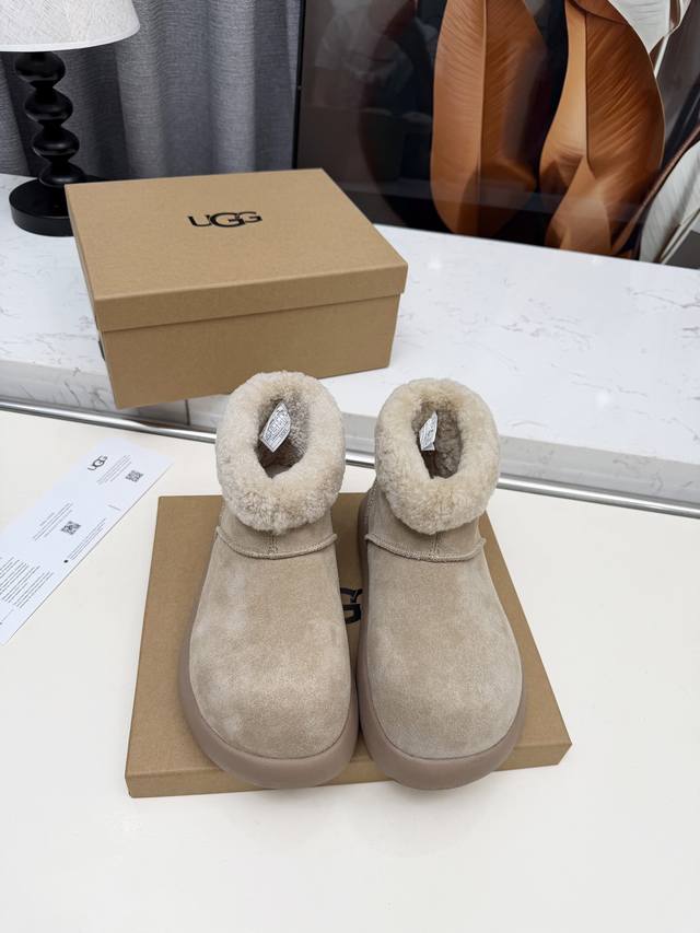 Manufactured by: UG25 The latest hot-selling thick-soled mini-wolf boots are a m