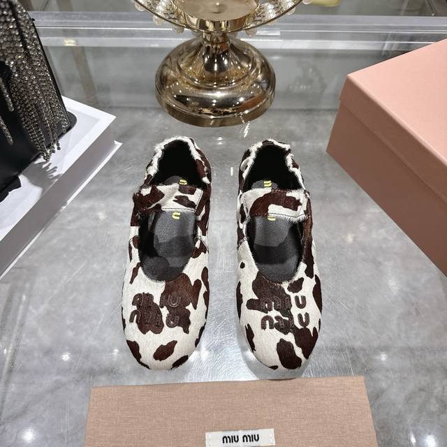 Factory direct Miumiu 26Ss early spring runway new style slip-on ballet flats. O