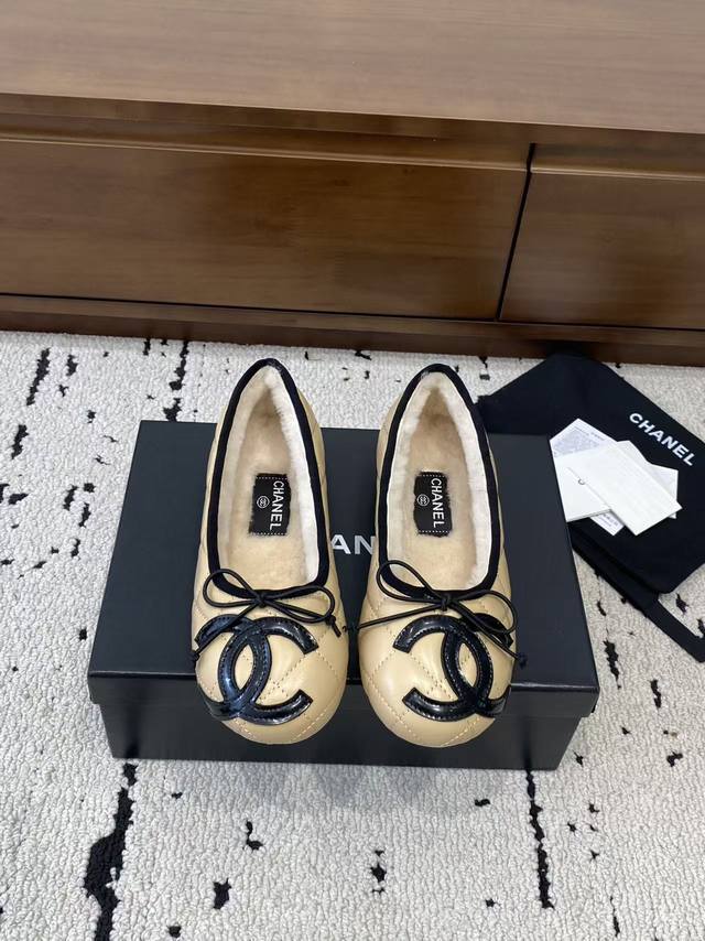 Top-tier Chanel 2025 new vintage Cambon flats, ballet flats with fur trim, are n