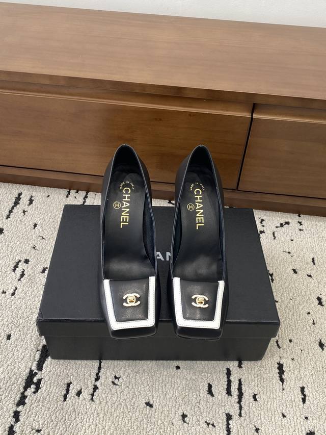 Top-quality classic design, top-tier quality Chanel. A must-have classic chunky-