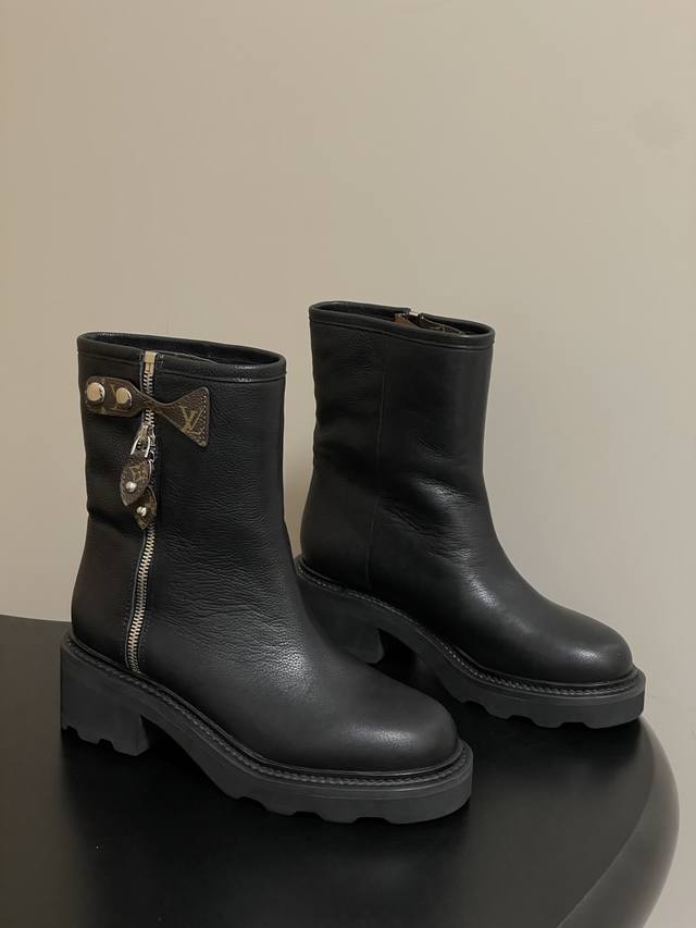 25Fw Autumn/Winter New Louis Vuitton Lv Beaubourg Ankle Boots with Monogram Canv