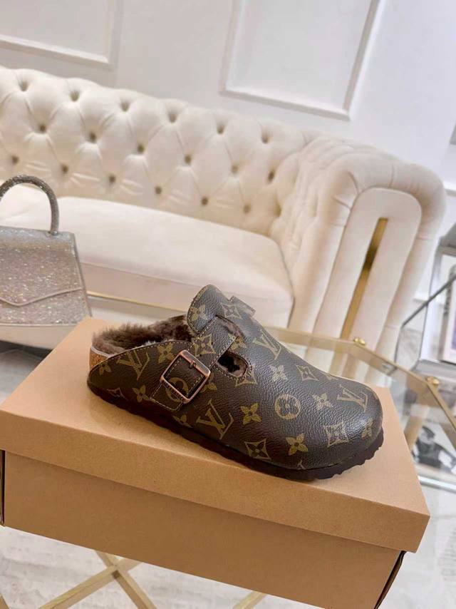 LV Couple Wool Slippers | Exuding Sophistication Even at the Toes These classic