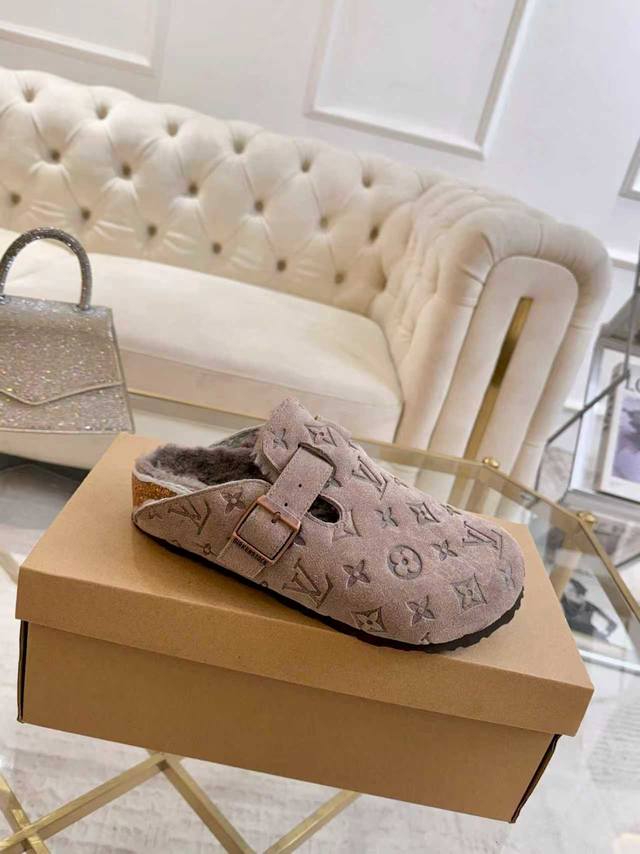 LV Couple Wool Slippers | Exuding Sophistication Even at the Toes These classic