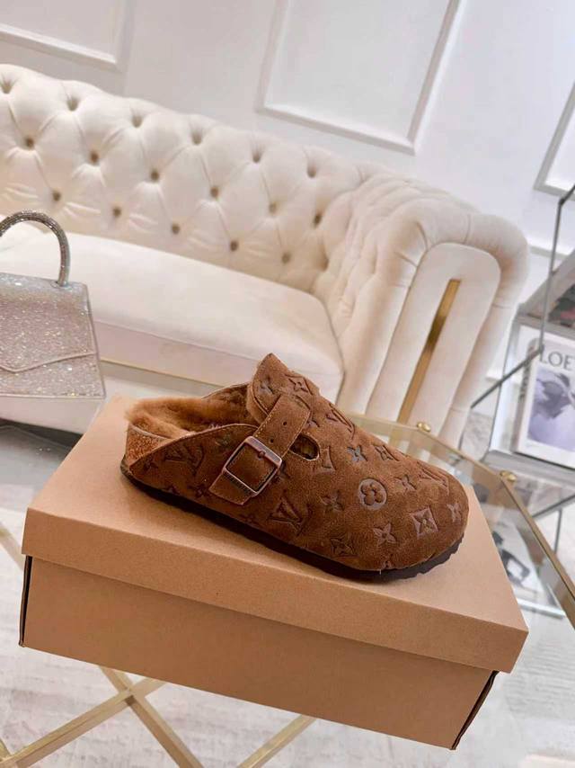 LV Couple Wool Slippers | Exuding Sophistication Even at the Toes These classic