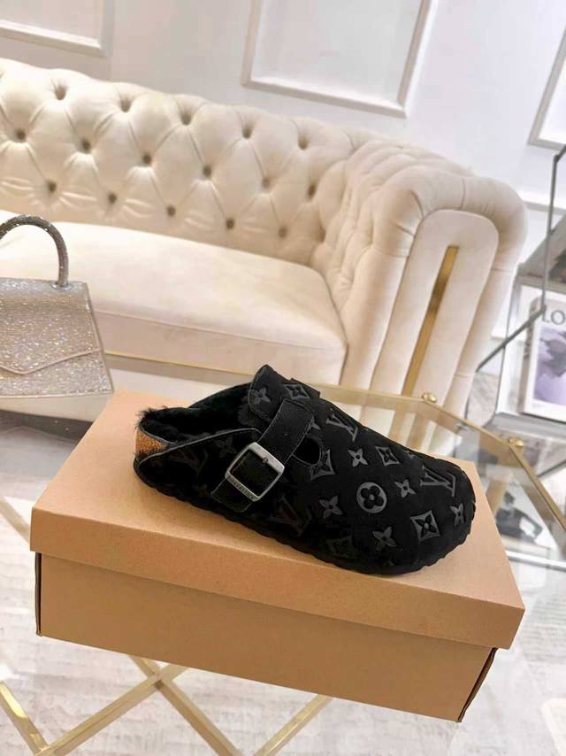 LV Couple Wool Slippers | Exuding Sophistication Even at the Toes These classic