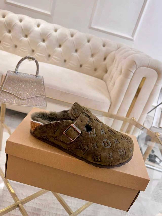 LV Couple Wool Slippers | Exuding Luxury Even at the Toes These classic LV Birke