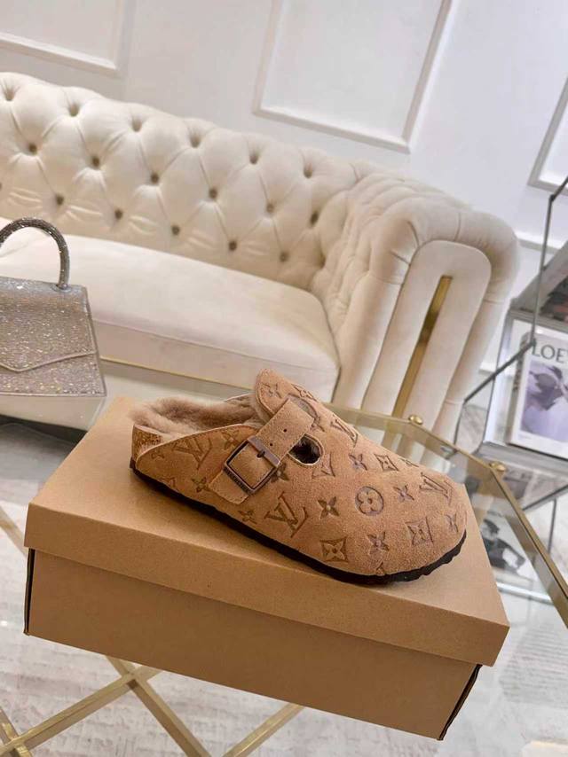 LV Couple Wool Slippers | Exuding Luxury Even at the Toes These classic LV Birke