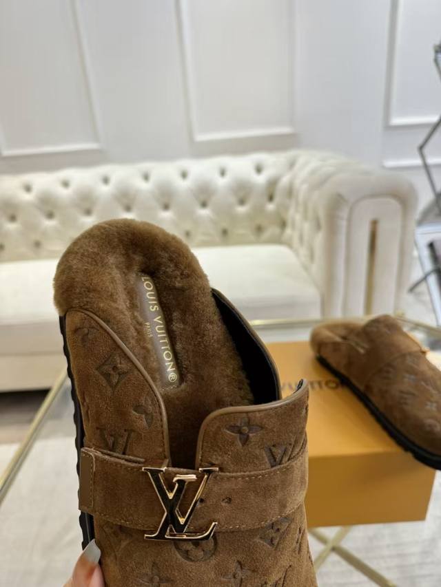 LV Couple Wool Slippers | Exuding Luxury, Every Footprint is Luxurious! We've ac