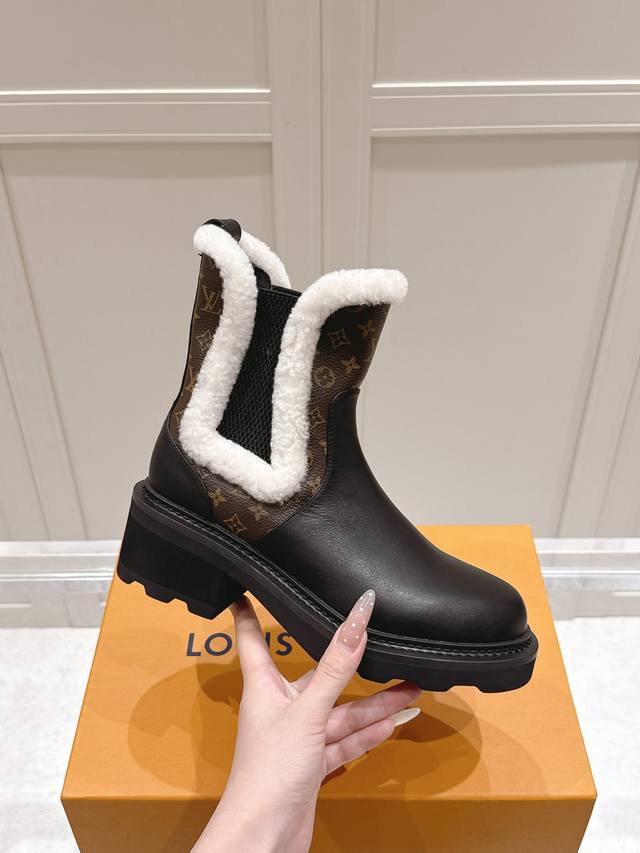 Not all replicas deserve to be instantly captivating. Louis Vuitton 2025 Fall/Wi