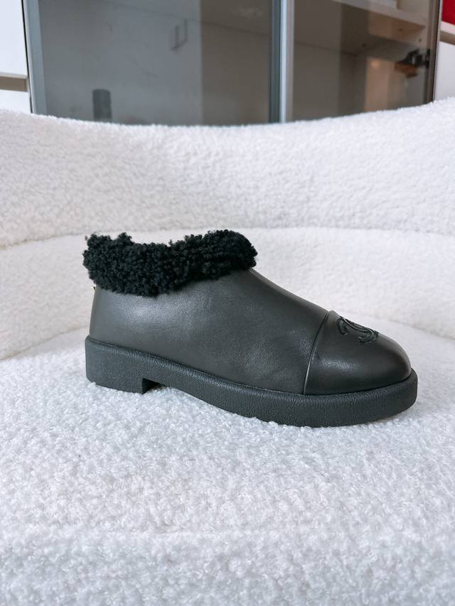 Chanel: The Ultimate Winter Romance for Chanel Girls | Official Website Synchron