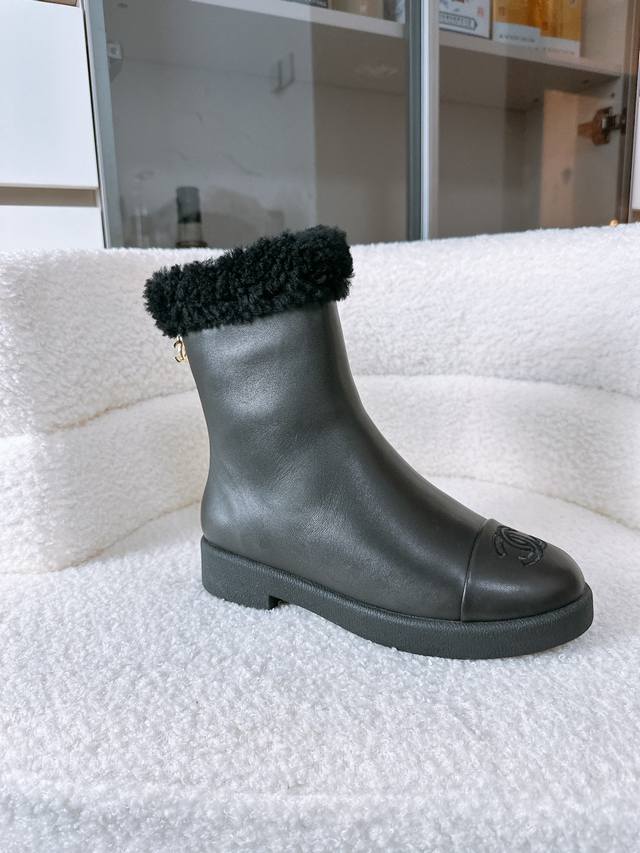 Chanel's Winter Collection: New Snow Boots Available Now on Official Website! Th