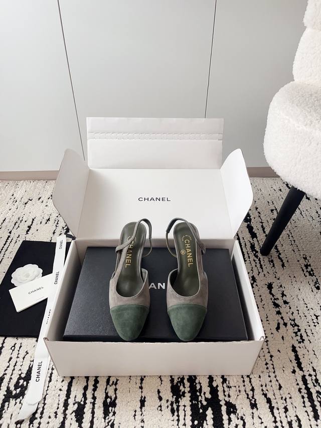 Airplane box + 10 Chanel open-toe shoes | Official website synchronized purchase