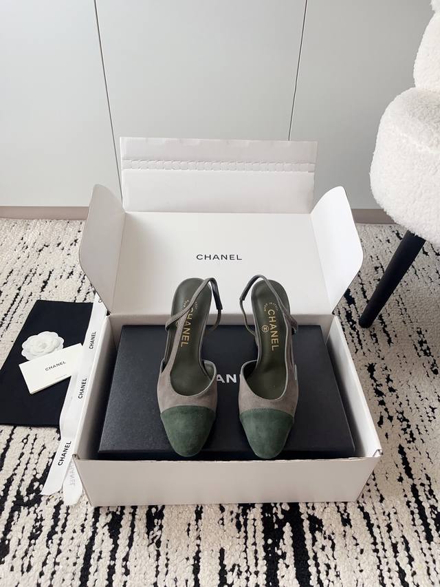 Airplane box + 10 Chanel open-toe shoes | Official website synchronized purchase Airplane box + 10 Chanel open-toe shoes | Official website synchronized purchase