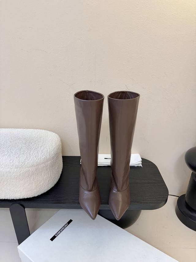 Jacquemus New Boots A "fashionable star" in the world of black knee-high boots!