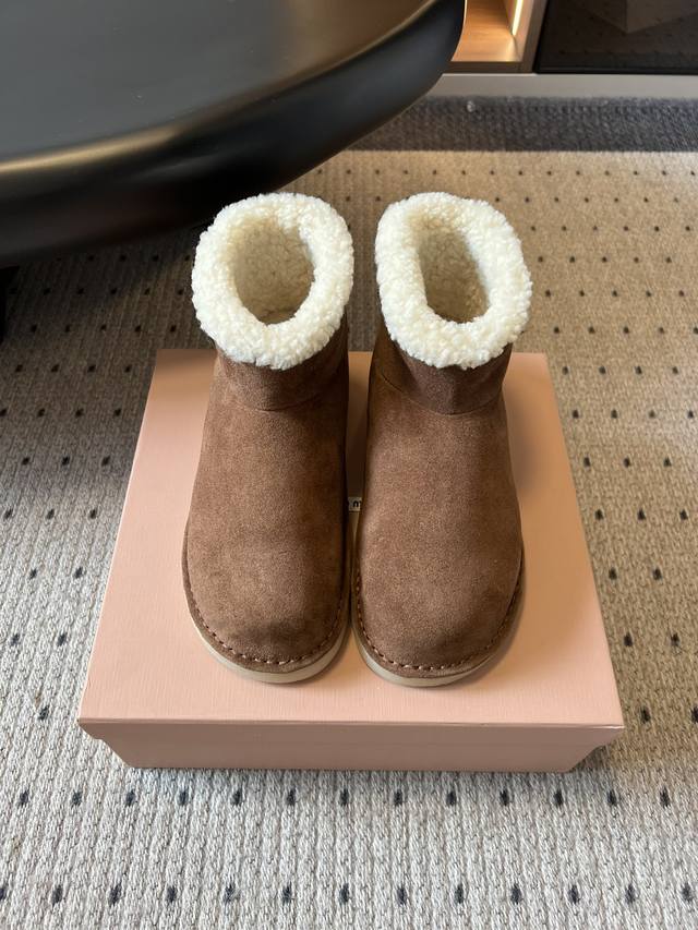 Miu Mi* 25Fw Deck Shoes Plush Warm Snow Boots This is a snow boot available in l