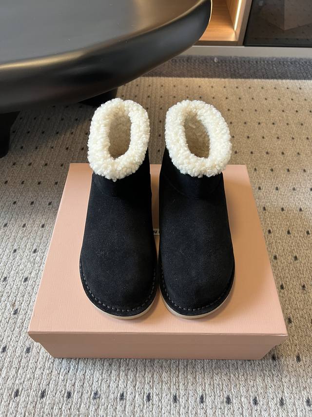 Miu Mi* 25Fw Deck Shoes Plush Warm Snow Boots This is a snow boot available in l