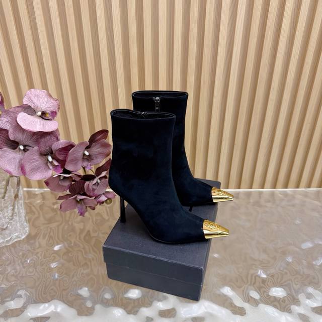 New YSL Saint Laurent Ss Pointed Toe Ankle Boots, Runway Style Ankle Boots New S