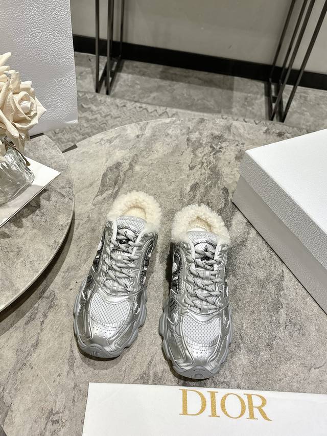 Latest Hot Item, Celebrity Style, 2025 Main Product: Newly Released Dior Chrono