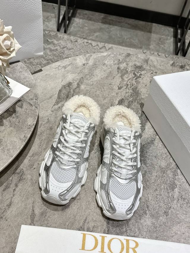 Latest Hot Item, Celebrity Style, 2025 Main Product: Newly Released Dior Chrono