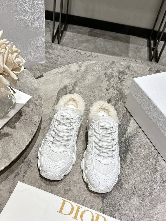 The latest hot-selling celebrity style, the Dior Chrono, a brand new casual spor