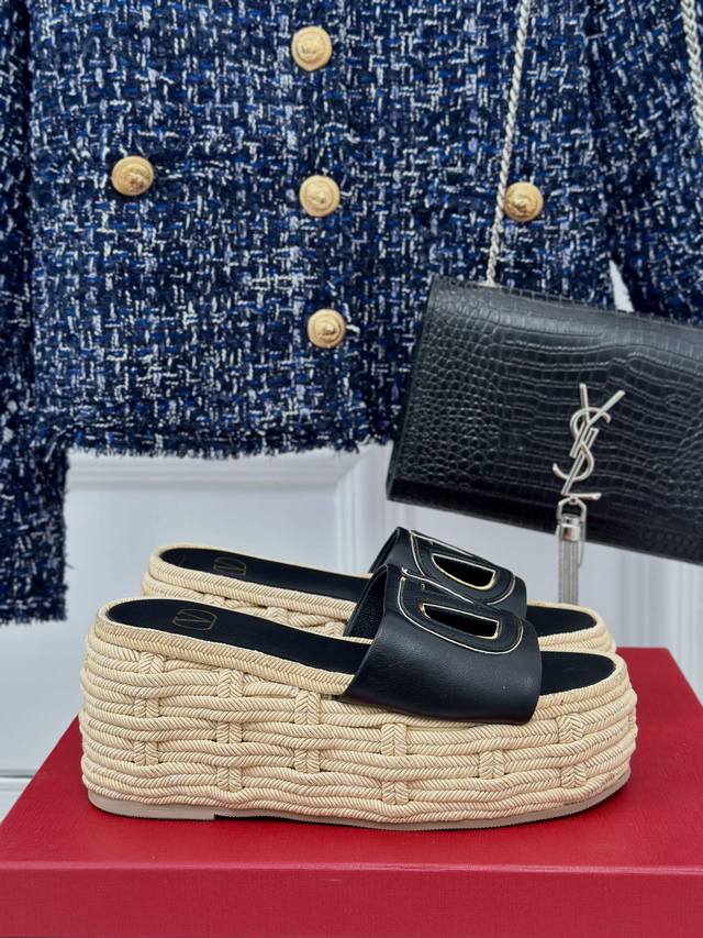 Factory Price Valentin 2024 Spring/Summer New Arrival Large V-Buck Platform Slip