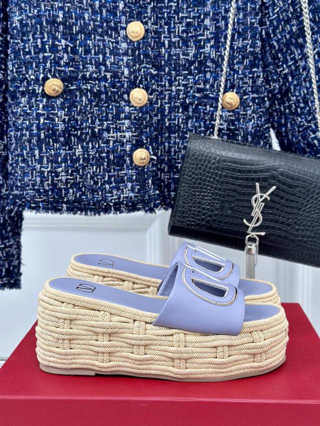 Factory Price Valentin 2024 Spring/Summer New Arrival Large V-Buck Platform Slip