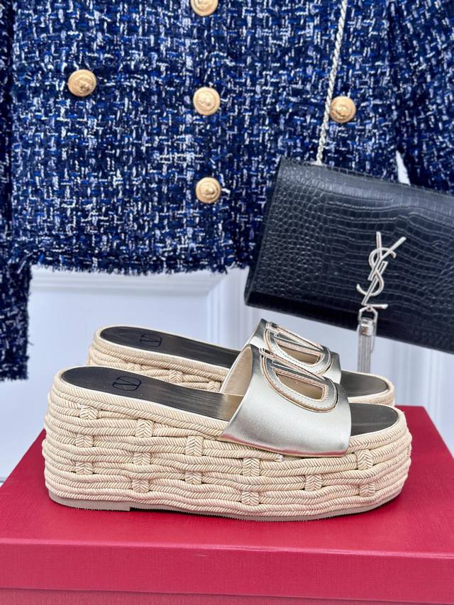 Factory Price Valentin 2024 Spring/Summer New Arrival Large V-Buck Platform Slip