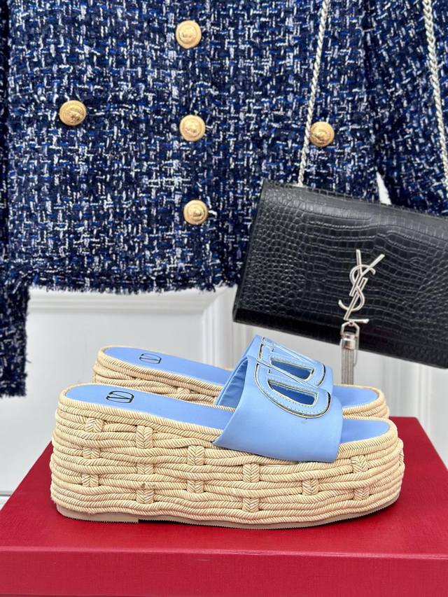 Factory Price Valentin 24S Spring/Summer New Arrival Large V-Buck Platform Slipp