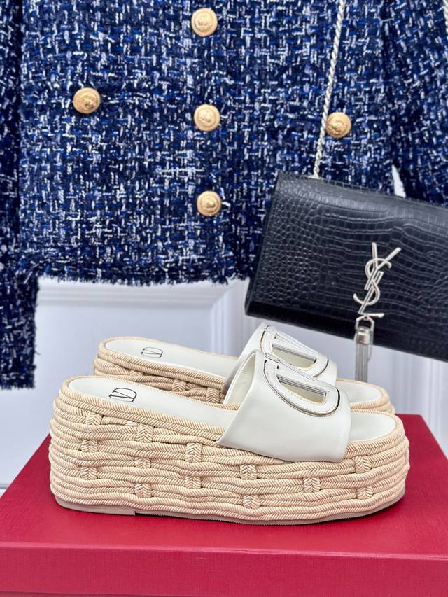 Factory Price Valentin 2024 Spring/Summer New Arrival Large V-Buck Platform Slip