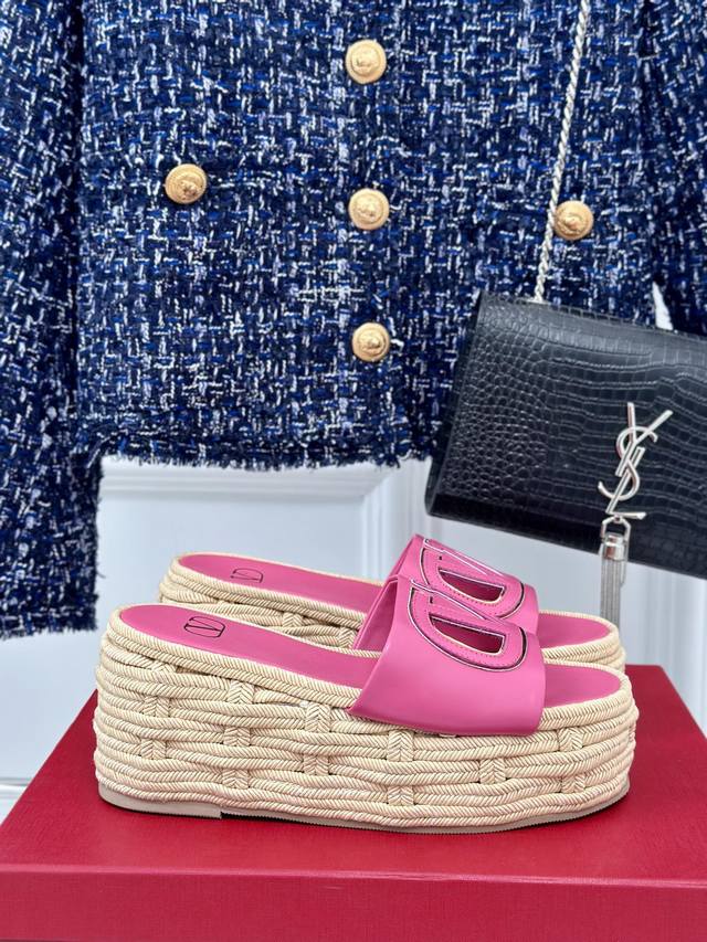 Factory Price Valentin 2024 Spring/Summer New Arrival Large V-Buck Platform Slip