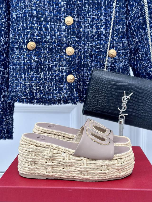 Factory Price Valentin 2024 Spring/Summer New Arrival Large V-Buck Platform Slip