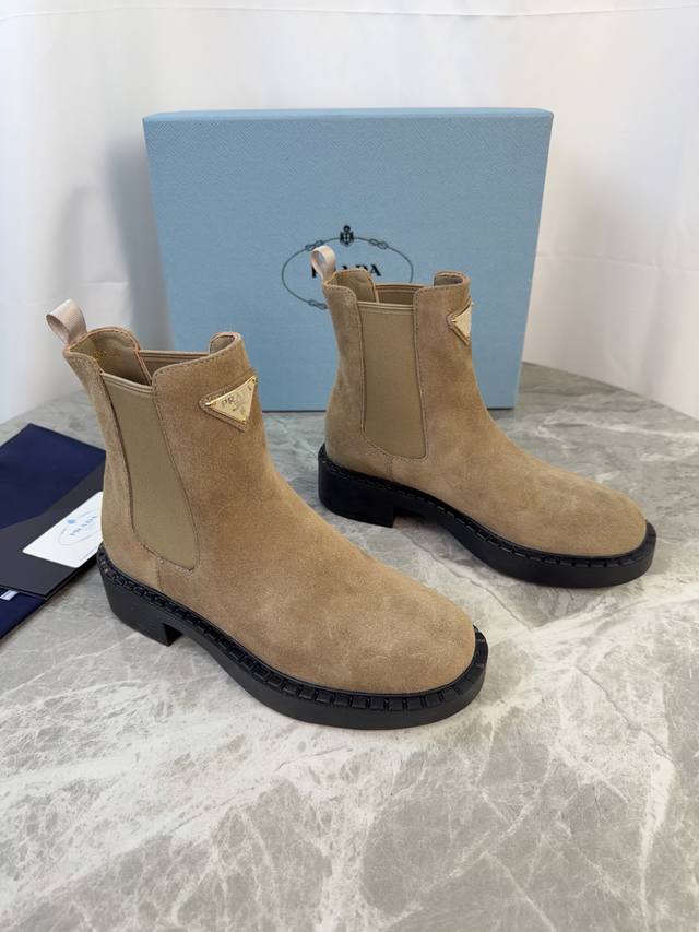 Latest model from Pixnet. Outer: Imported cowhide, high-gloss suede. Lining: Mix Latest model from Pixnet. Outer: Imported cowhide, high-gloss suede. Lining: Mix