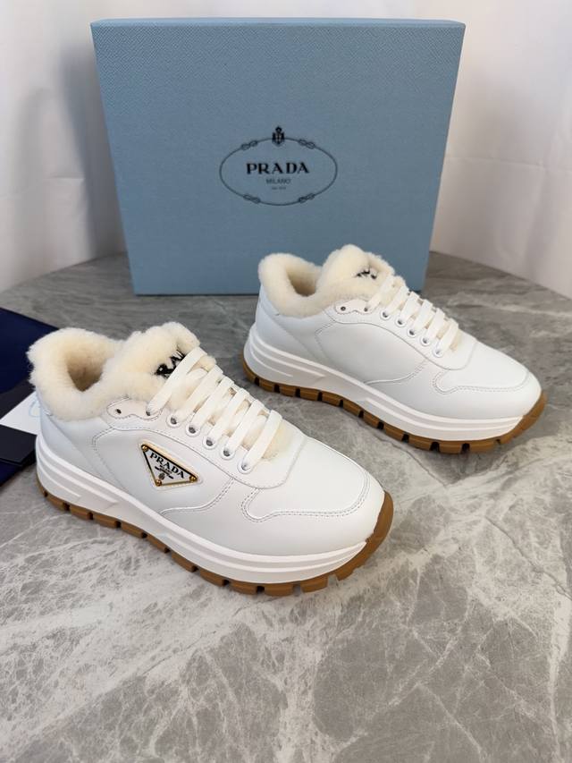 Latest model from Pixnet. Upper: Full-grain cowhide, high-gloss suede. Lining: W Latest model from Pixnet. Upper: Full-grain cowhide, high-gloss suede. Lining: W