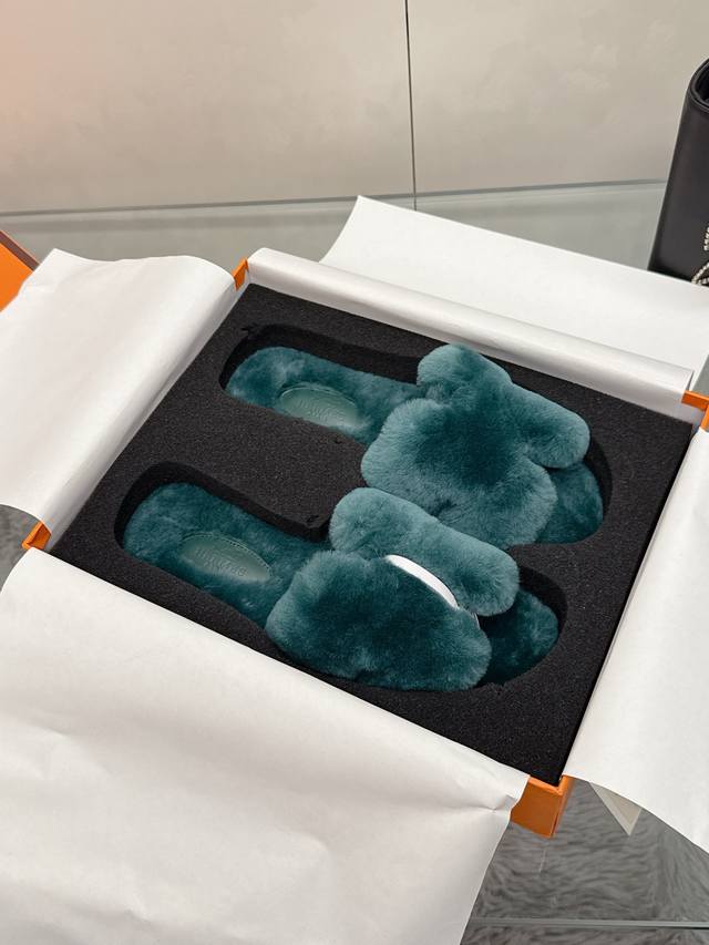 Factory Price: Hermes classic H-style slippers, high-end wool craftsmanship. A c