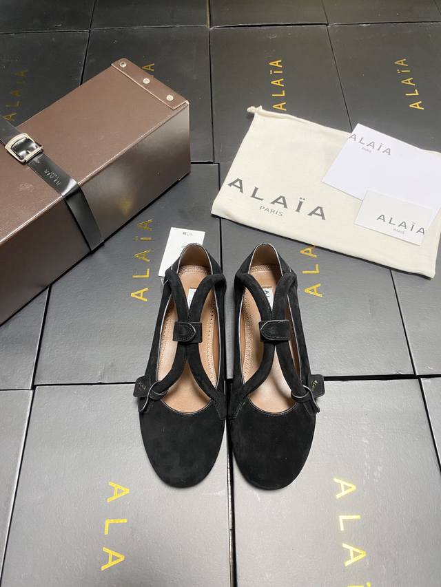 Original box + 10 Alaia runway style flat ballet flats! Sweet and cool ballet st