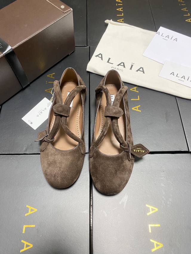 Original box + 10 Alaia runway style flat ballet flats! Sweet and cool ballet st