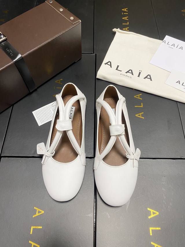 Original box + 10 Alaia runway style flat ballet flats! Sweet and cool ballet st