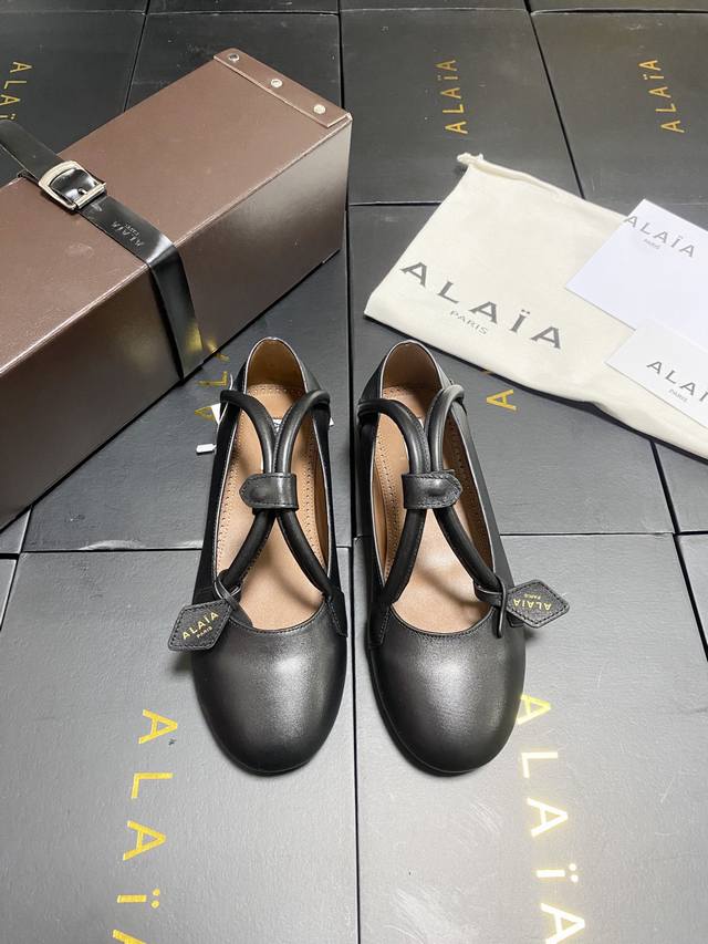 Original box + 10 Alaia runway style flat ballet flats! Sweet and cool ballet st