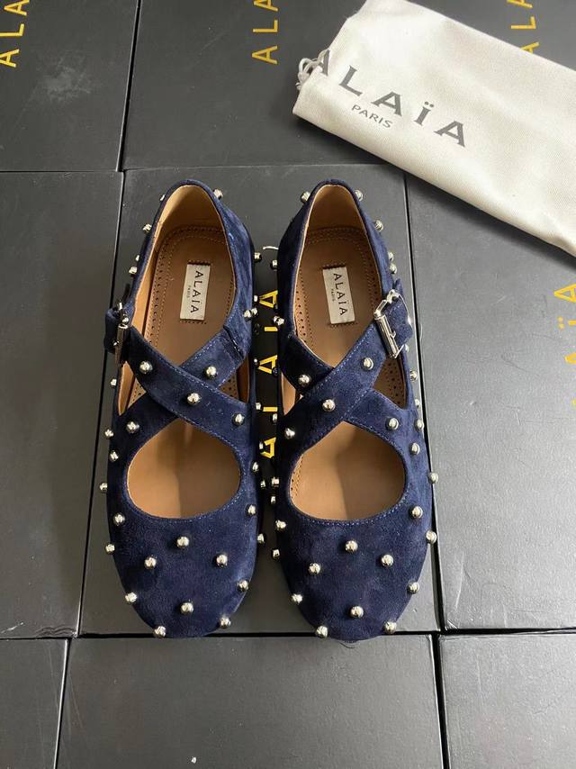 Alaia runway style flat ballet flats! A super popular ballet flat with a sweet a