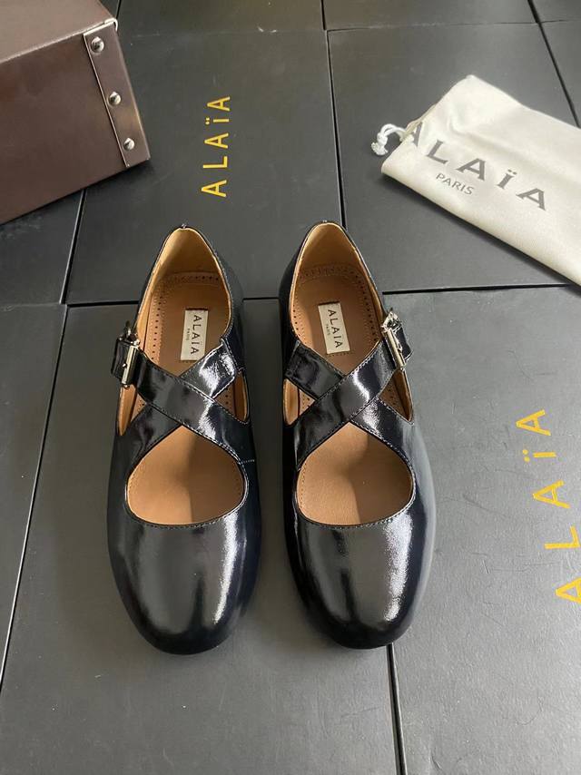 Alaia runway style flat ballet flats! A super popular ballet flat with a sweet a