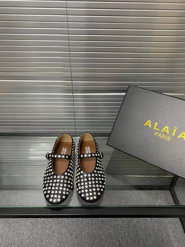 Alaia runway style flat ballet flats! A super popular ballet flat with a sweet a