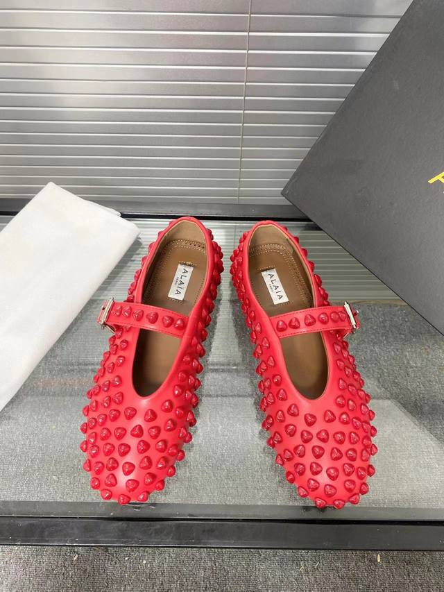 Alaia runway style flat ballet flats! A super popular ballet flat with a sweet a